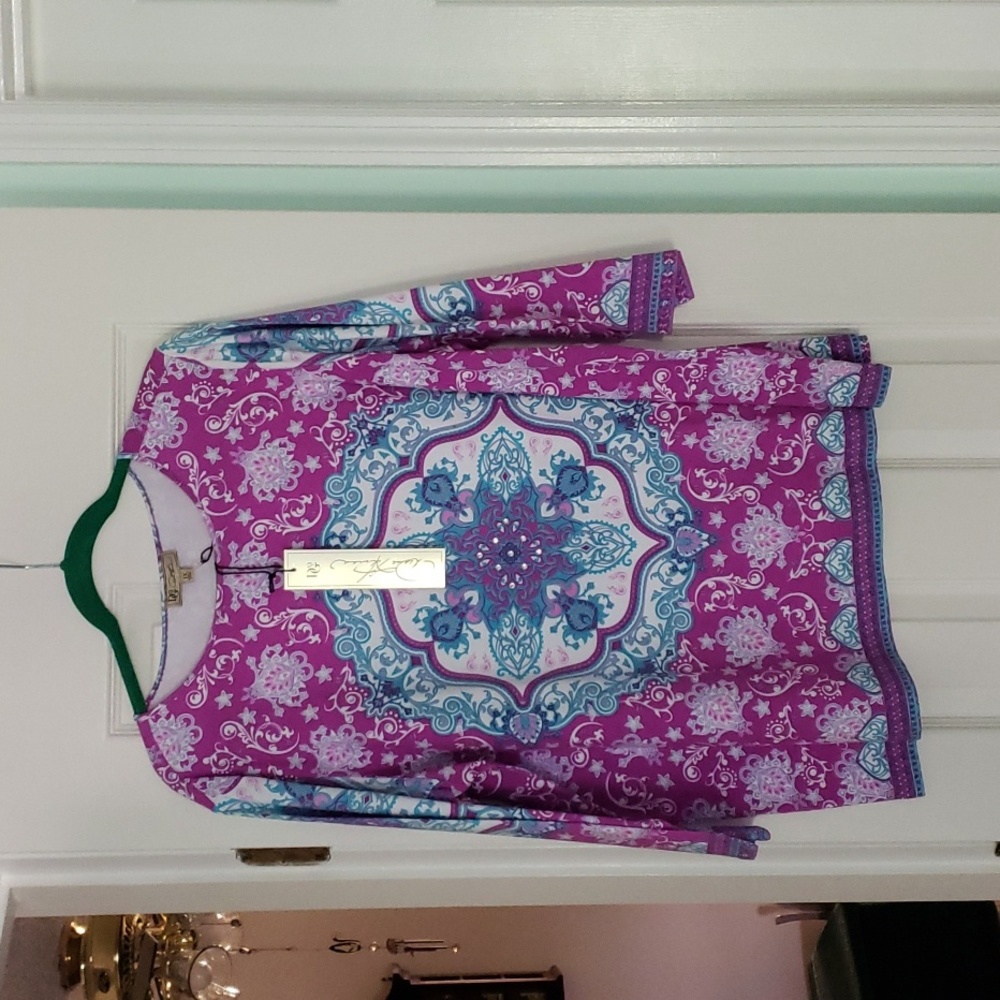 NwT DG2 top 3/4 sleeve